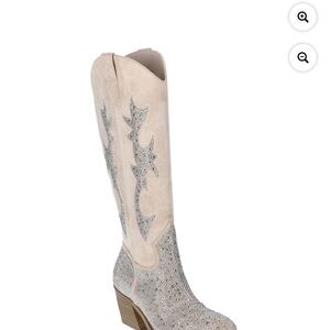 Chic Silver and Cream Cowboy Boots